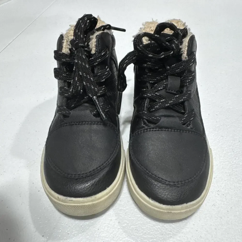 OshKosh B'gosh Boys Ankle Boots Kids Sz 8M Faux Fur Lace Up Castle Fashion Black